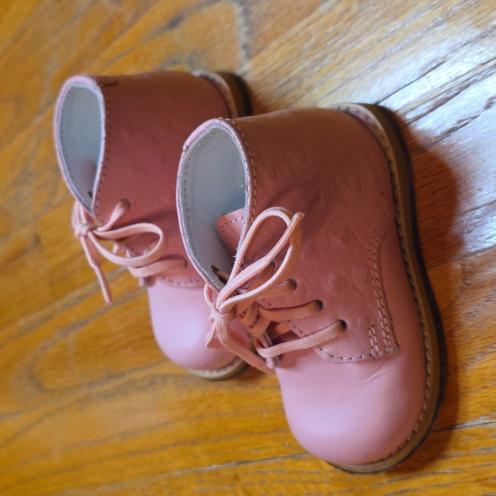 Like New!!! JOSMO Walker Shoes Size 4 Pink Ostrich - Picture 2 of 8